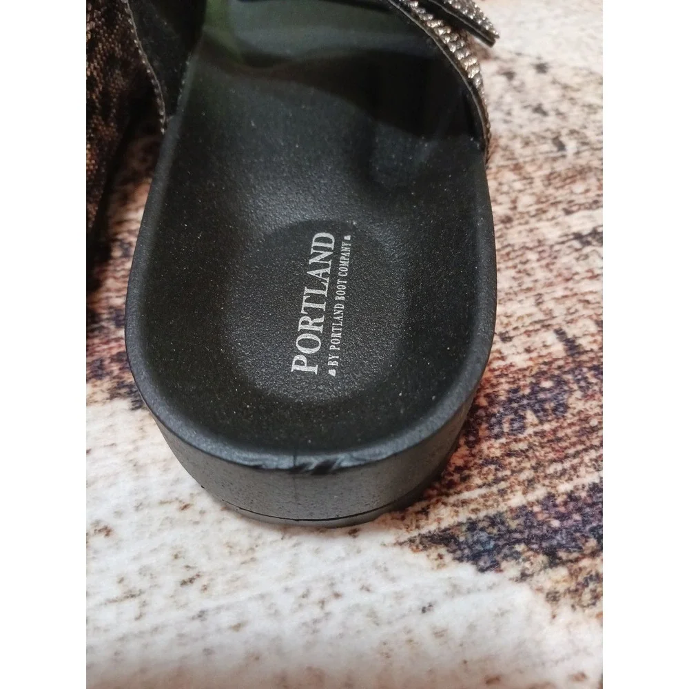 Portland by Portland Boot Company sandals double buckle‎ animal print size 8